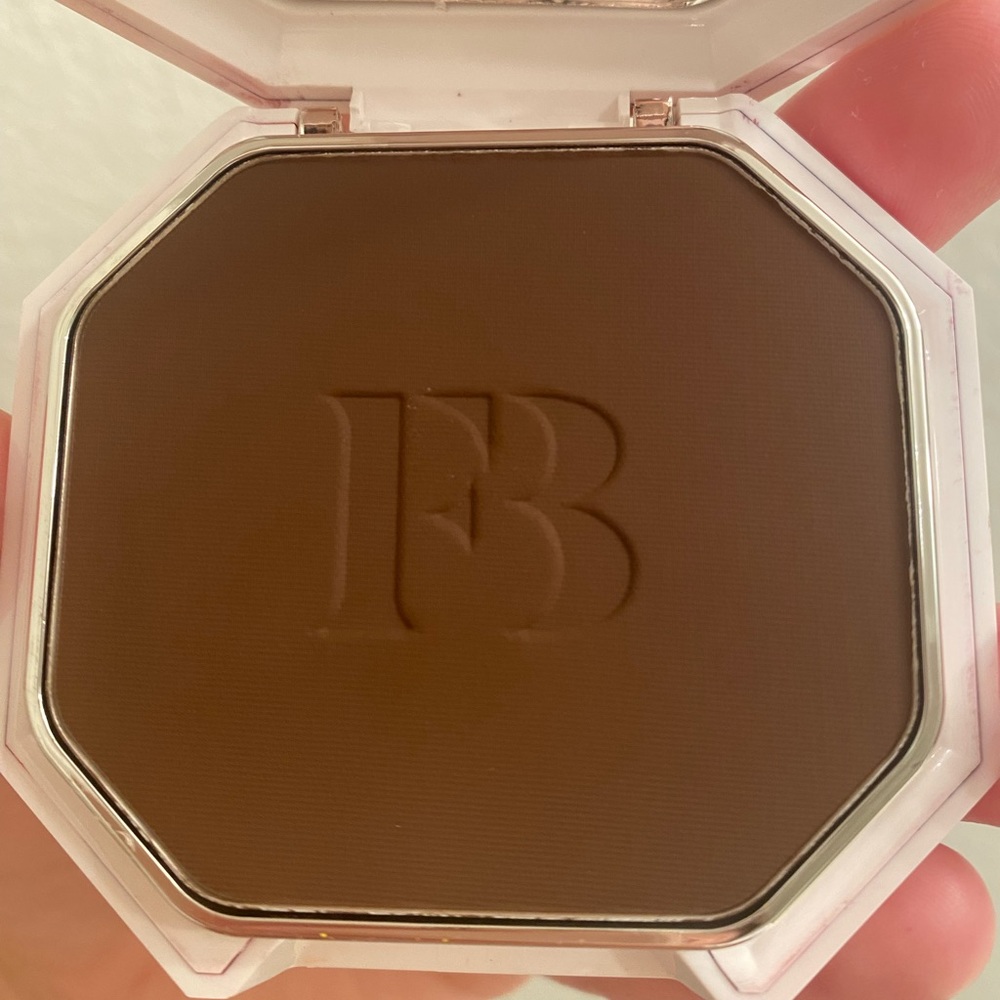 Fenty Beauty Powder - Picture 3 of 12